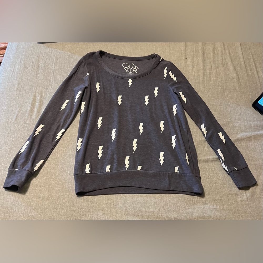Chaser small lightning bolt top